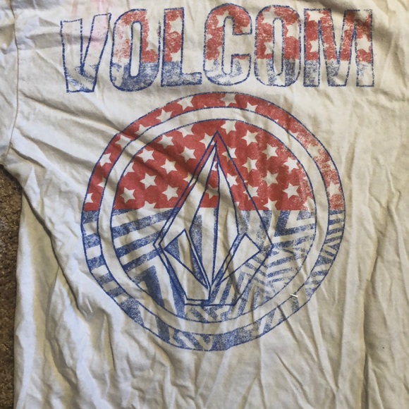 Red White and Blue Volcom T-Shirt!! - Picture 4 of 4